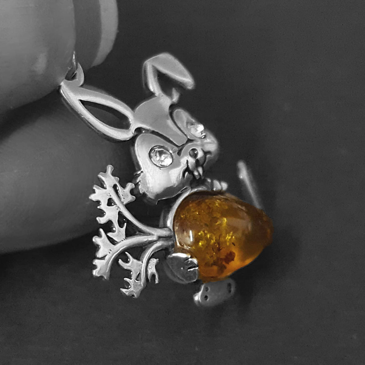 bugs bunny rabbit necklace silver with amber