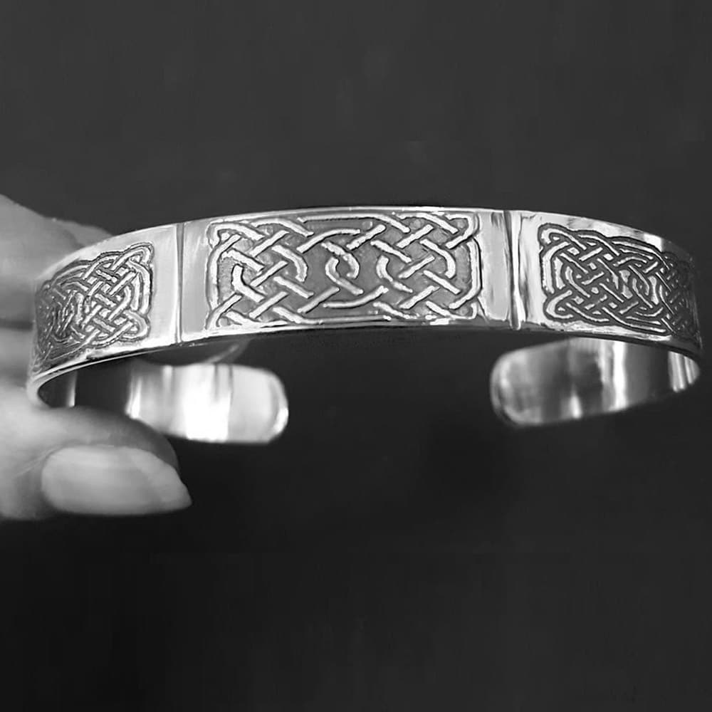 Trinity Knot Cuff Bracelet in Sterling Silver Small / Sterling Silver