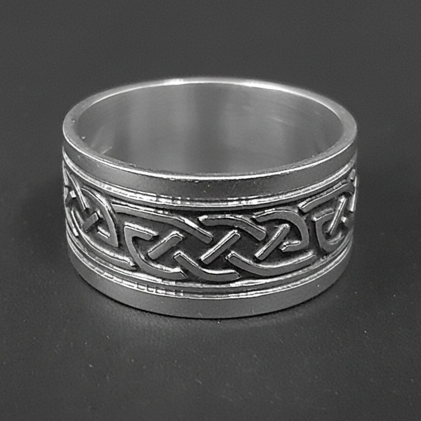 mens handmade chunky celtic ring close-up of the celtic knotwork and wide band. 