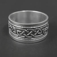 mens handmade chunky celtic ring close-up of the celtic knotwork and wide band. 
