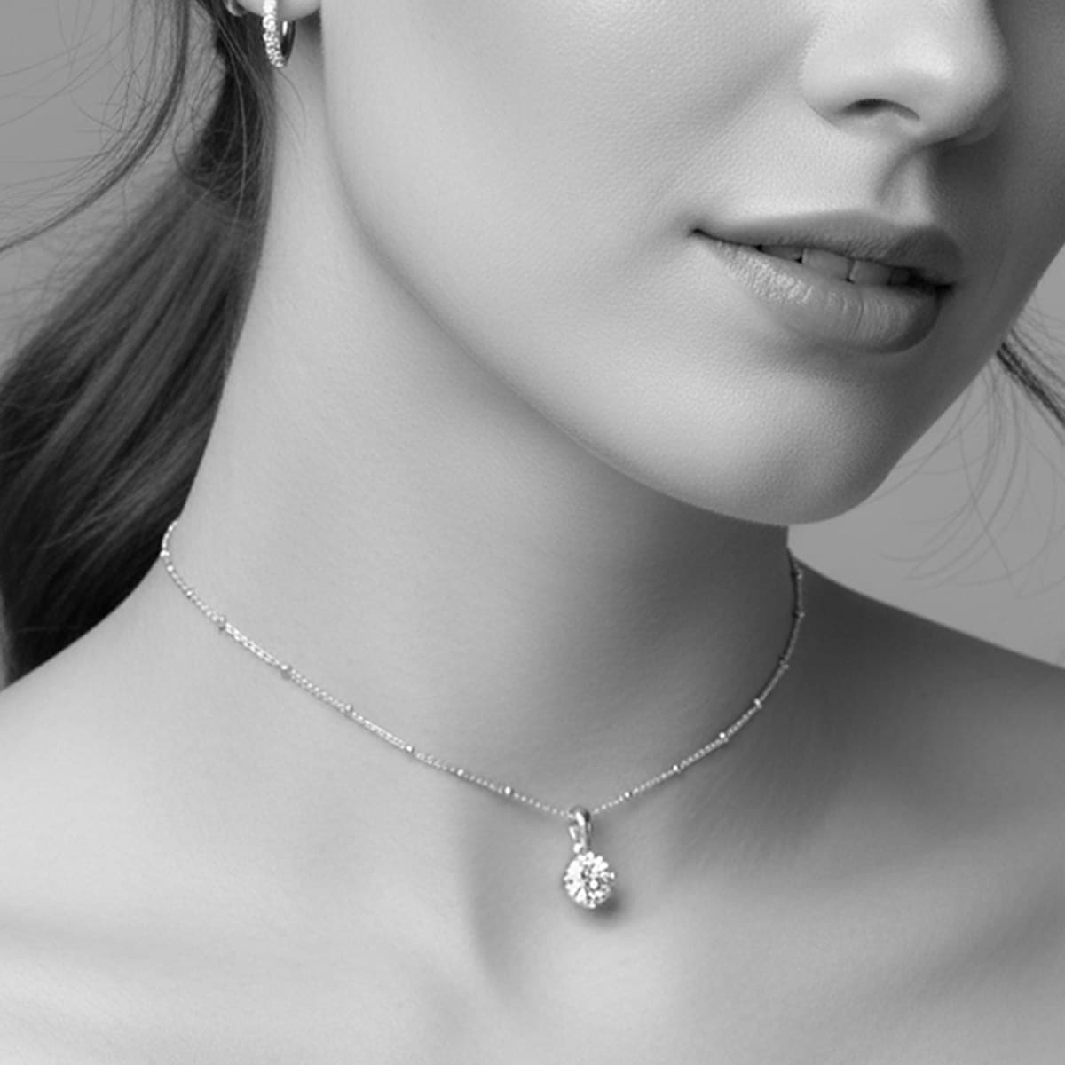 ladies silver choker necklace with small zirconia crystal 