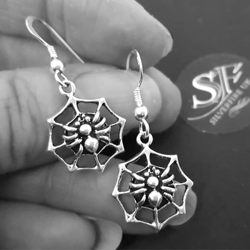 spider web dangle earrings, gothic spider earrings, spiderweb