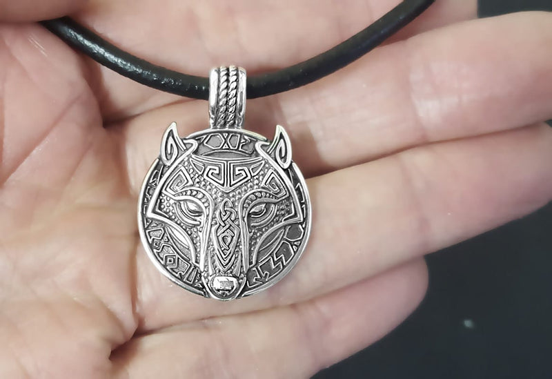 viking-wolf-mens-necklace